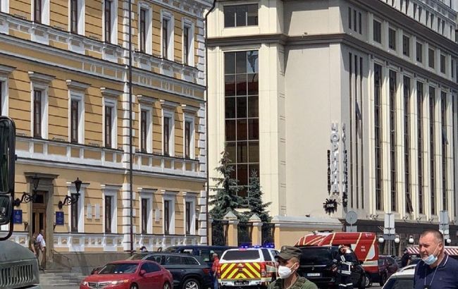 Появились фото с места захвата банка в Киеве