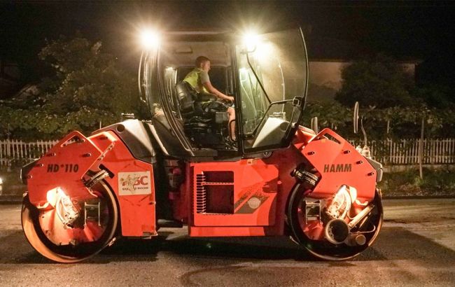 В рамках "Великого будівництва" ремонтують трасу на Закарпатті, роботи йдуть цілодобово