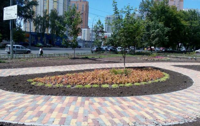 В Киеве на проспекте Лобановского обустроили новый сквер