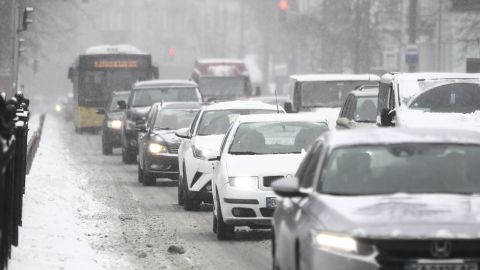В Киеве образовались пробки из-за снегопада: карта
