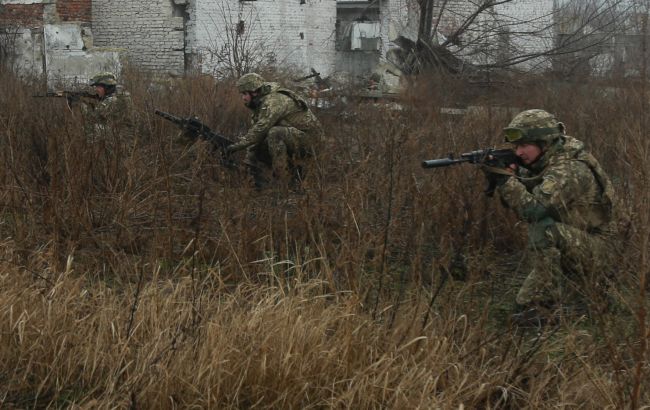 Боевики на Донбассе обстреливали позиции ООС, военным пришлось отвечать