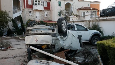 В Турции смерч и ураган. Пострадали по меньшей мере 16 человек