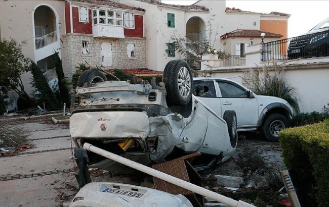 В Турции смерч и ураган. Пострадали по меньшей мере 16 человек