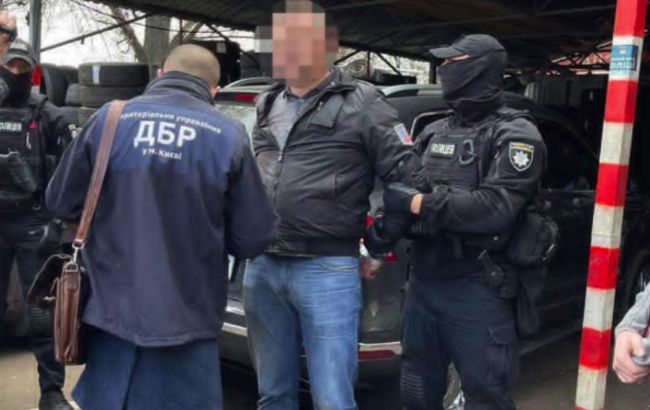 Дозволяв ресторанам працювати під час локдауну: у Києві на хабарі затримали поліцейського