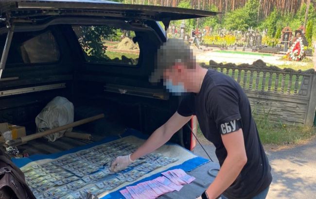 Вимагали гроші за поховання: у Києві місця на цвинтарі продавали за 6 тисяч доларів