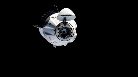 Crew Dragon перестыковался на МКС, чтобы освободить место для другого корабля
