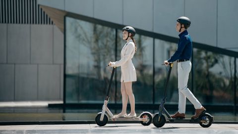 Стоит как смартфон: Xiaomi представила электросамокат Mi Electric Scooter 3