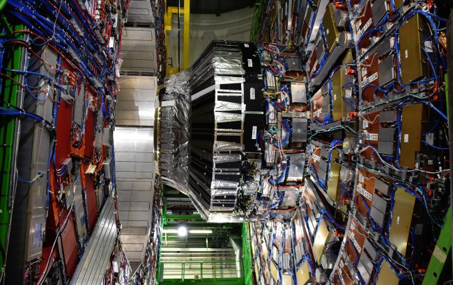 Вчені відкрили нову форму матерії завдяки Великому адронному колайдеру