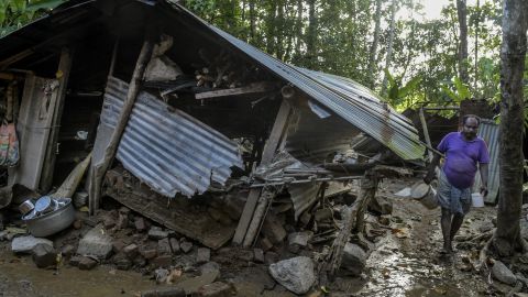 В Індії через зсув ґрунту більше 40 осіб перебуває під завалами, є загиблі
