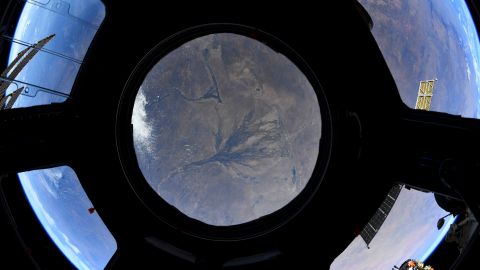 Астронавт МКС показал как выглядит ночной Египет из космоса: яркий кадр