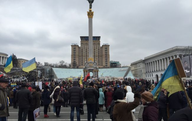 Активісти перекрили рух транспорту Хрещатиком напроти Майдану