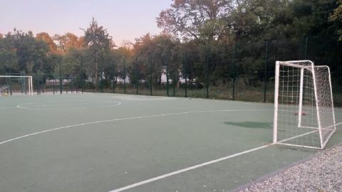 У Харкові 6-річний хлопчик потрапив до реанімації через падіння воріт на шкільному стадіоні