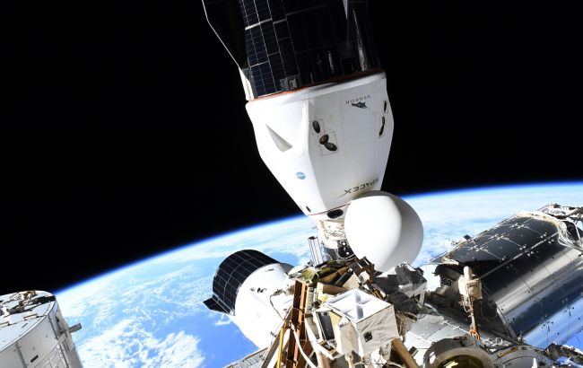 Cargo Dragon відстикується від МКС та повертається на Землю: пряма трансляція від NASA