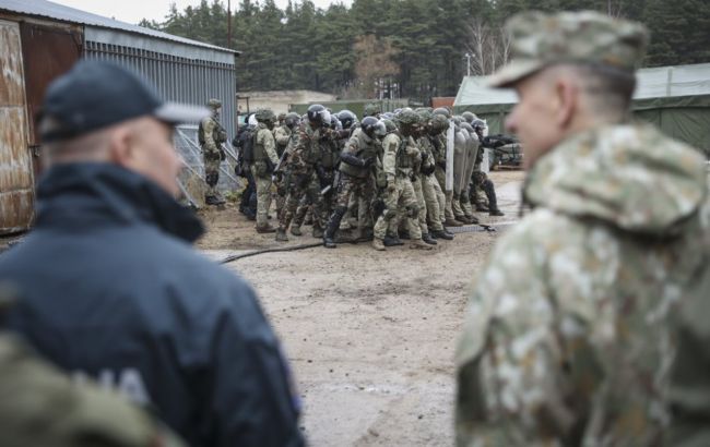 Литва створила військову базу на кордоні для захисту від напливу нелегалів з Білорусі