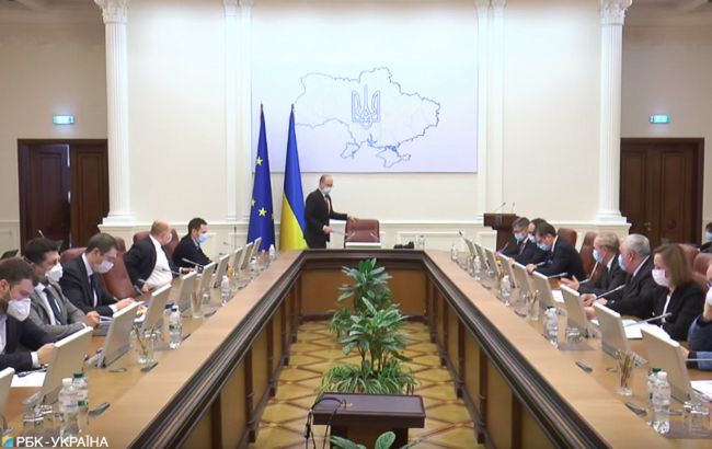 Кабмін погодив скасування санкцій проти двох колишніх кримських депутатів