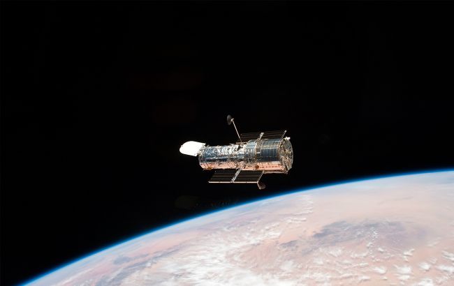 Hubble сфотографировал спиральную галактику в созвездии "Печь": удивительный кадр