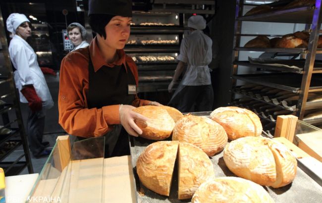 Від хлібу до бензину: ціни на 30 споживчих товарів в Україні будуть відстежувати щоденно