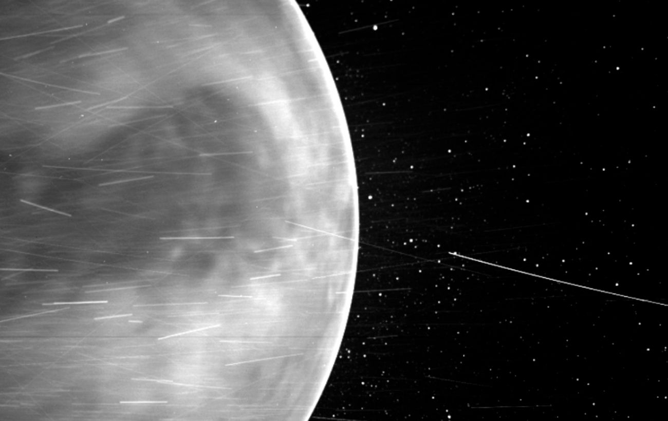 Зонд NASA сделал первые фото Венеры в видимом свете