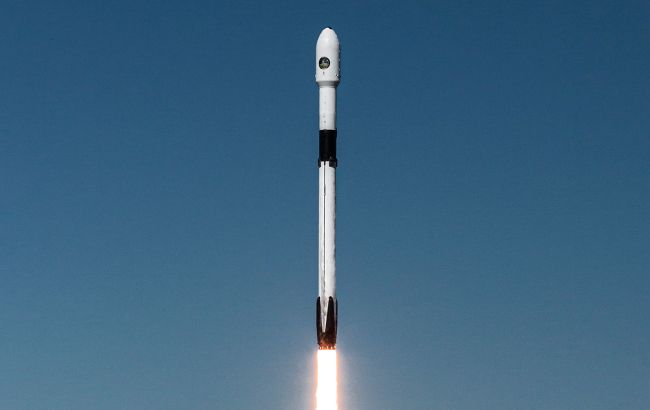 SpaceX вивела на орбіту ще супутники Starlink: відео запуску ракети