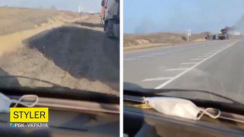 В Херсоне оккупанты стреляют по гражданским машинам (видео)