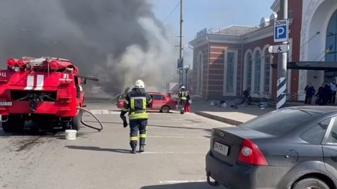 Обстрел вокзала в Краматорске. Погибли 50 человек, среди них 5 детей