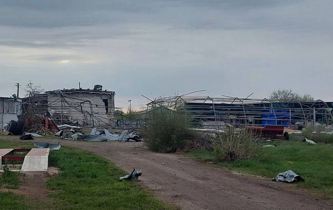 Ранковий обстріл Дніпропетровської області: ракета влучила у фермерські склади