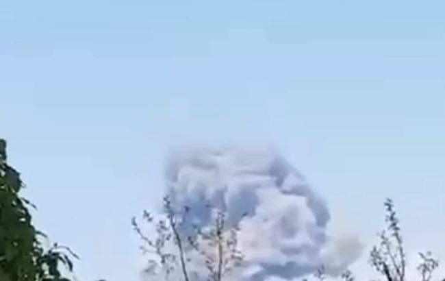 Поблизу Херсона пролунав потужний вибух. Місцеві помітили стовп диму