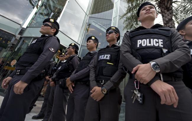 В Таиланде туристический автобус столкнулся с поездом, есть погибшие