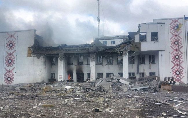 Оккупанты уничтожили в Дергачах дом культуры. В нем был гуманитарный штаб