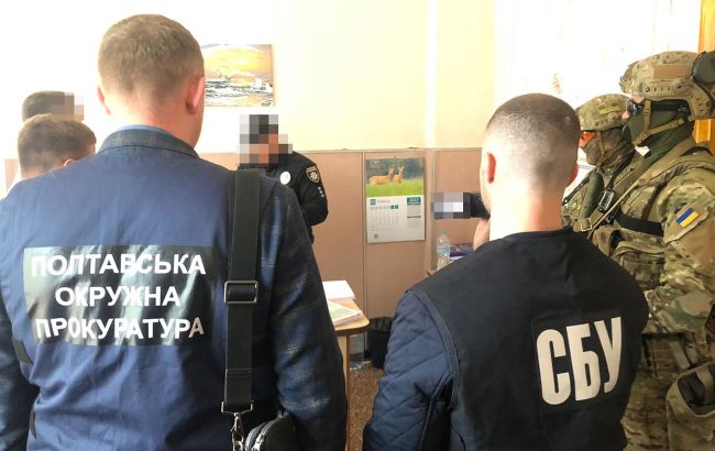 У Миргороді на хабарі у пів мільйона гривень затримали начальника військової адміністрації