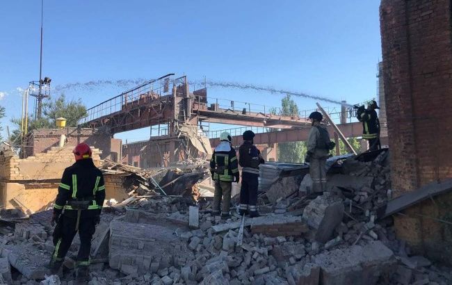 Окупанти вдарили артилерією по машинобудівному заводу у Бахмуті