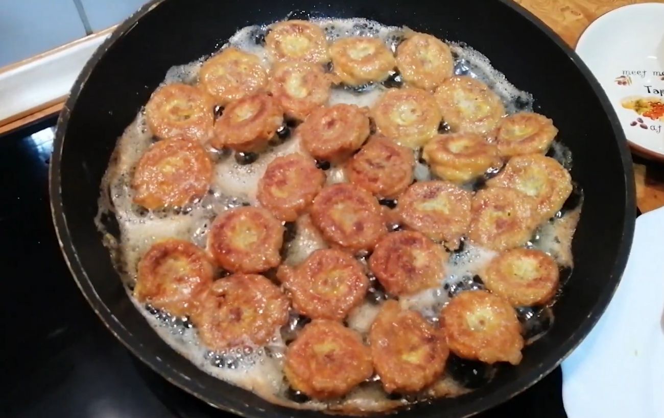 Поделки из сушек. Бублик фаршированный фаршем. Баранки с фаршем в духовке рецепт. Что приготовить из бубликов. Бублик фаршированный фаршем.