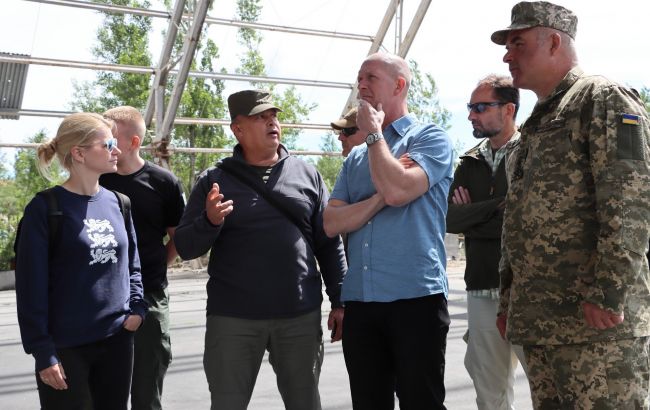 Глава армии Эстонии посетил деоккупированные районы Украины и встретился с Залужным