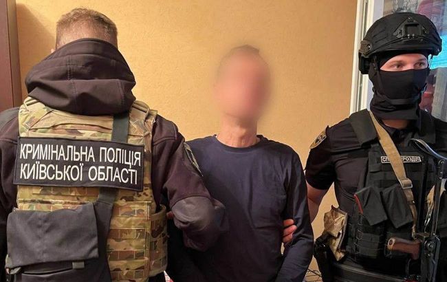 Обчищали ломбарды во время обстрелов. В Буче разоблачили двух мародеров