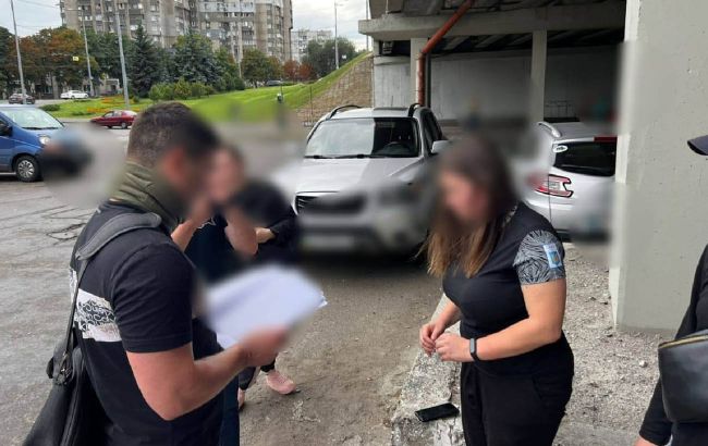 У Києві жінка передавала ФСБ дані про військових. Її затримали "на гарячому"