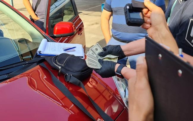 Хабар за виїзд на окуповану територію. У Запоріжжі чиновники організували схему