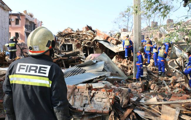 Ракетний удар по Салтівці у Харкові: кількість жертв зросла до 12