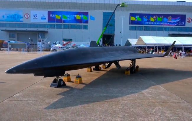 Китай презентовал уникальный беспилотник, который способен поражать истребители