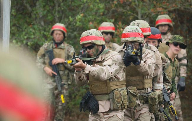В Британии прошли подготовку почти 5 тысяч бойцов ВСУ: фото с учений