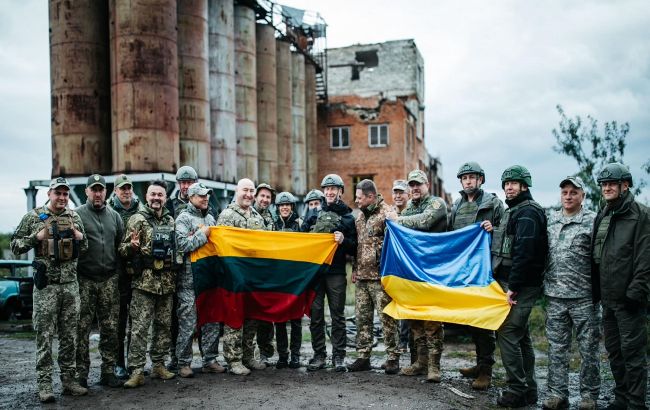 Главнокомандующий ВС Литвы посетил освобожденную часть Харьковской области (фото)