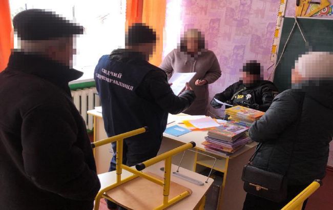 У Харківській області затримали двох освітян, які в окупації викладали за програмою РФ
