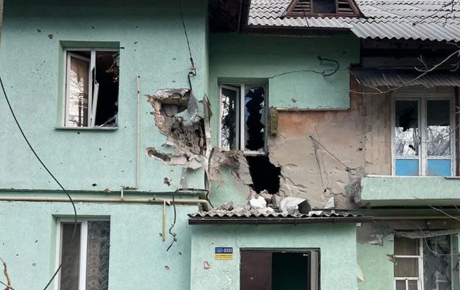 Россияне ударили ракетой по жилому дому в Курахово