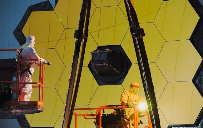 Телескоп James Webb виявив дві найстаріші галактики: NASA показала фотографії