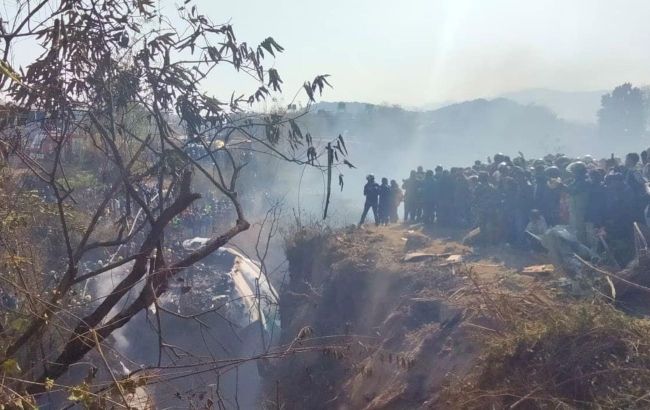 У Непалі внаслідок падіння літака загинуло щонайменше 68 осіб