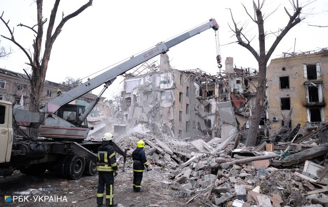 Ракетный удар по Краматорску: фоторепортаж с места трагедии