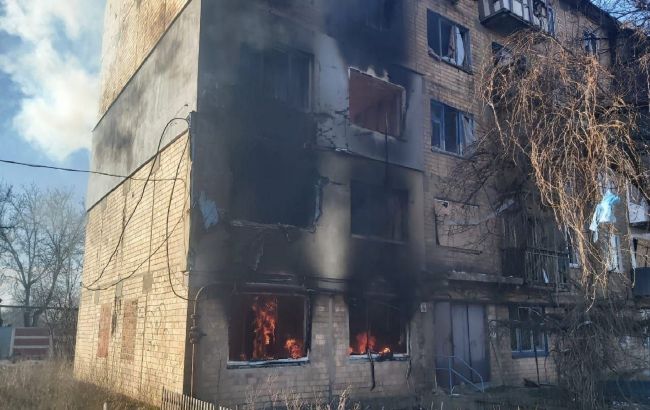 Окупанти обстріляли Часів Яр і Красногорівку на Донбасі: постраждала багатоповерхівка