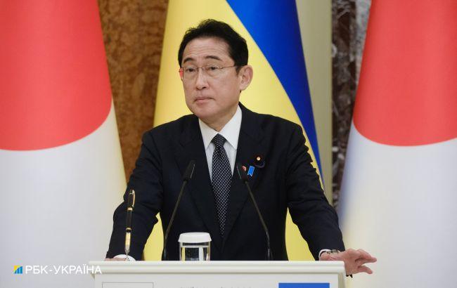Премьер Японии будет призывать Китай "действовать ответственно" касательно Украины
