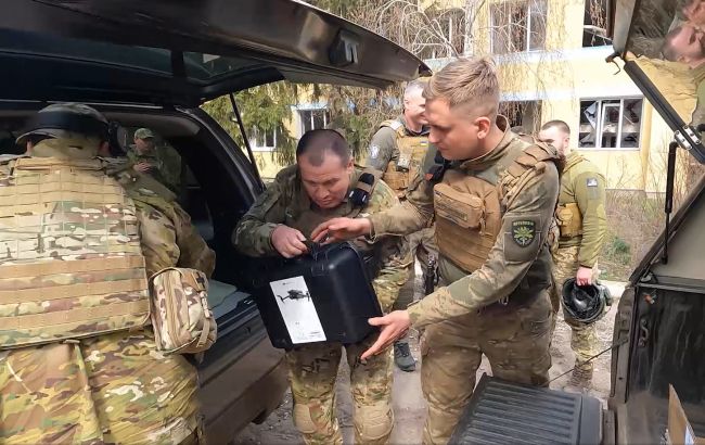 Волонтери "Української команди" доставили на передову розвідувальні дрони для "Чорних Запорожців"