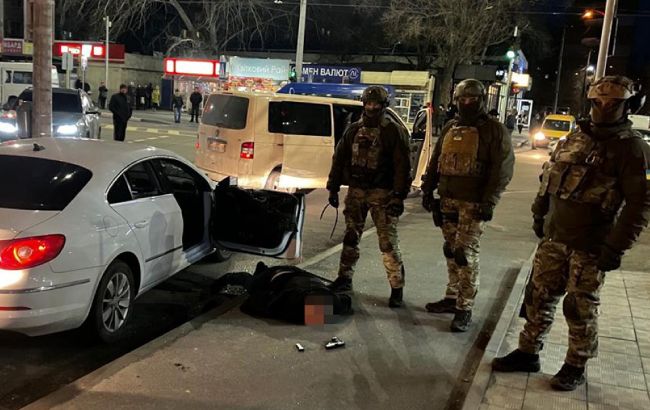 Похищали и терроризировали людей. В Днепре задержали банду преступников