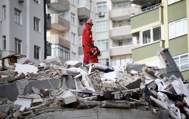 В пострадавших от землетрясений районах Турции пронесся ураган: есть жертва